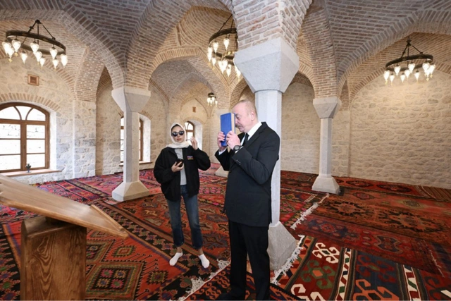 Ильхам Алиев и Мехрибан Алиева приняли участие в открытии отреставрированной мечети Мамайы - ОБНОВЛЕНО + ФОТО